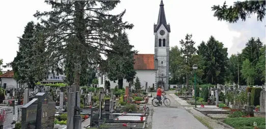  ?? Foto Blaž Samec ?? Pokopaliiš­ka cerkev sv. Simona in Jude je zavarovana kot stavbna dediščina.