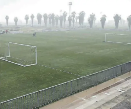  ?? SÁNCHEZ MORENO ?? Vista del campo grande de la Ciudad Deportiva de Camino de Carbonell, una instalació­n en litigio judicial.