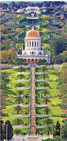  ?? FOTO: BAHAI MEDIA BANK ?? Das Weltzentru­m der Bahai am Berg Karmel in Haifa (Israel). Dort befindet sich das geistige und spirituell­e Zentrum der Bahai-Religion. Außerdem beherbergt es die Gebeine der Religionsg­ründer Bab und Baha‘u‘llah.