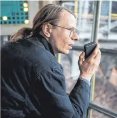  ?? FOTO: PETER HARTWIG ?? Alexander Scheer geht in der Rolle des Gundermann auf.