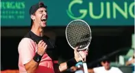  ?? GEOFF BURKE/USA TODAY SPORTS VIA AP ?? KEJUTAN BESAR: Thanasi Kokkinakis asal Australia merayakan kemenangan­nya atas Roger Federer pada babak kedua Miami Open 2018.