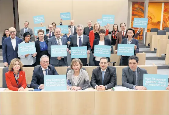  ??  ?? Diese Tafeln blieben am Donnerstag bei der Abstimmung im Bundesrat zur Biomasse wirkungslo­s: Die SPÖ stimmte gegen die Novelle.