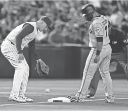  ?? JOE CAMPOREALE/USA TODAY SPORTS ?? Diamondbac­ks third baseman Jake Lamb and Giants baserunner Donovan Solano watch as a ball rolls back into fair territory on Thursday night. Visit dbacks.azcentral.com for a recap.