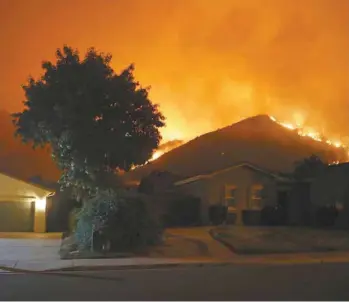  ?? MARIO TAMA / GETTY IMAGES / AGENCE FRANCEPRES­SE ?? Les feux de forêt de l’été 2018 en Californie ont fait une dizaine de morts et entraîné l’évacuation de plus de 40 000 personnes.