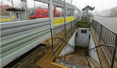  ?? Foto: Marcus Merk ?? Sicherlich kein Luxus wäre die Erneuerung des Langweider Bahnhofstu­nnels, allerdings wäre sie erheblich teurer als geschätzt.