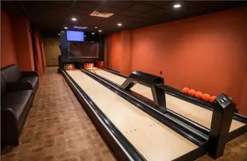  ?? Andrew Rush/Post-Gazette ?? Duckpin bowling lanes in one of the common areas at Terminal 21 apartments in Downtown.