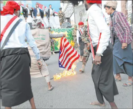  ?? Hani Mohammed The Associated Press ?? Houthi supporters burn a representa­tion of the U.S. flag in Sanaa, Yemen.