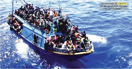  ??  ?? Un sauvetage de migrants cet été par Philippe Mar tinez et son équipage.