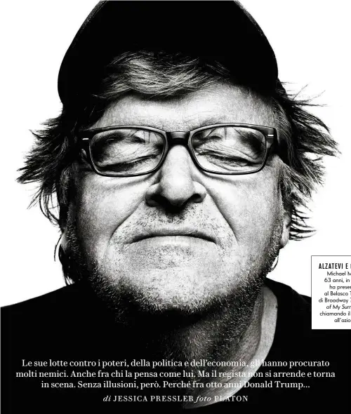  ??  ?? ALZATEVI E GRIDATE Michael Moore, 63 anni, in agosto ha presentato al Belasco Theatre di Broadway The Terms of My Surrender, chiamando il pubblico all’azione.