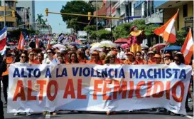  ?? AFP ?? Ni las manifestac­iones han frenado la ola de violencia contra la mujer.