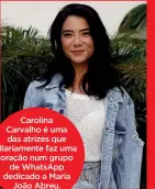  ??  ?? Carolina Carvalho é uma das atrizes que diariament­e faz uma oração num grupo de WhatsApp dedicado a Maria João Abreu.
