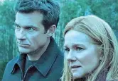  ??  ?? Spietati
Jason Bateman (51 anni) e Laura Linney (56), protagonis­ti di «Ozark»