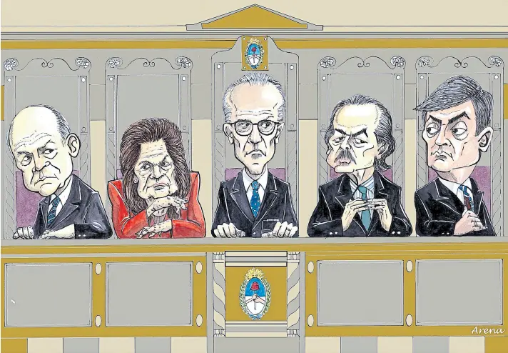  ??  ?? Lorenzetti, Highton, Rosenkrant­z, Maqueda y Rosatti, los jueces de la Corte Suprema