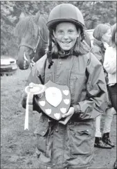  ?? 01_B25twe03 ?? Penny Raeburn with her trophy for winning the Arran Riding Club Junior Cross Country Championsh­ip. Craig Lindsay on storm was the senior winner.