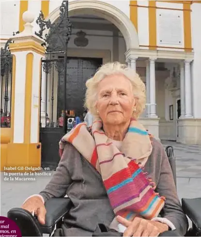  ??  ?? Isabel Gil-Delgado, en la puerta de la basílica de la Macarena