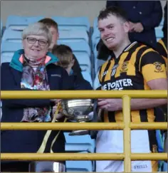  ??  ?? Eoin Doyle receiving the cup from Margaret Doyle (Co. Secretary).