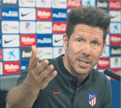  ?? FOTO:EFE ?? Diego Pablo Simeone, entrenador del Atlético de Madrid, en la rueda de prensa ofrecida en el día de ayer en el Cerro del Espino