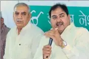  ?? ANIL DAYAL/HT ?? ■ Leader of Opposition in Haryana assembly Abhay Chautala (right) addressing a press conference in Chandigarh on Tuesday as Haryana INLD chief Ashok Arora looks on.