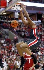  ?? PAUL VERNON — THE ASSOCIATED PRESS ?? Ohio State forward Zed Key dunks in front of Wisconsin guard Jonathan Davis on Dec. 11in Columbus.