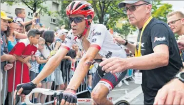  ??  ?? FUNDIDO. Alberto Contador llegó a la meta de Chambéry a 4:19 del grupo de favoritos.