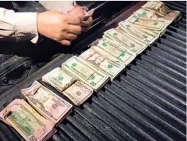  ?? CORTESÍA MSP ?? El joven de 16 años portaba el dinero en un paquete amarrado a su espalda, debajo de la camisa. La suma ascendía a $30.830.