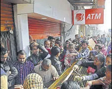  ?? HT/FILE ?? Rush of people before an ATM postdemone­tisation. Economists said the costs of demonetisa­tion—printing new currency notes and managing the increasing liquidity in the banking system—were among the main reasons for a fall in RBI’s profits