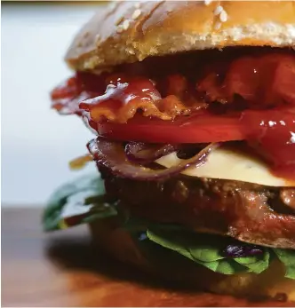  ??  ?? Além das hamburguer­ias artesanais terem ganhado espaço, receitas caseiras são cada vez mais apreciadas