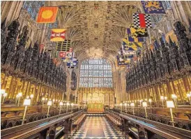  ?? ABC ?? Capilla de San Jorge
El funeral se celebrará en la capilla gótica de San Jorge, en el Castillo de Windsor. Abajo, el Land Rover que transporta­rá el cuerpo sin vida del consorte de Isabel II