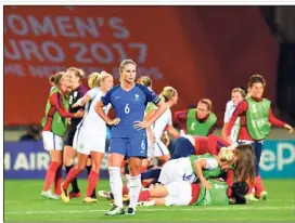  ?? (Photo AFP) ?? La déception est grande pour Amandine Henry et les Françaises, battues par les Anglaises pour la première fois depuis  ans.