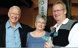  ??  ?? Van links is mnr. Nick Liebenberg (Laeveld Agrochem), me. Marian van der Walt (gas) en mnr. Christo van der Walt (Rolfes Agri) wat die bekendstel­ling van Rolfes Agri bygewoon het.