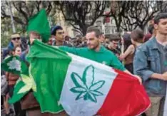  ?? |GETTY IMAGES ?? Marcha internacio­nal para exigir la legalizaci­ón de la marihuana y su cultivo, el pasado 11 de mayo de 2019, en Roma, Italia.