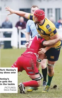  ?? PICTURES: Steve Karpa ?? Flat out effort: Henley’s Alex Bradley dives over the line Off-load: Henley’s David Hyde gets the ball away in the tackle