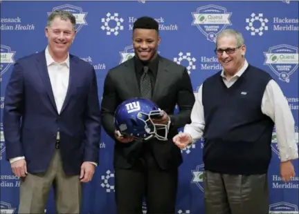  ?? JULIE JACOBSON — THE ASSOCIATED PRESS ?? First round draft pick running back Saquon Barkley, center, poses for photos with Giants head coach Pat Shurmur, left, and general manager Dave Gentleman during a news conference, Saturday in East Rutherford, N.J.