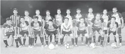  ??  ?? BARISAN pemain Warisan FC ketika bertemu Chakuchai FC.