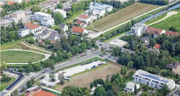  ?? Archivfoto: Erich Echter ?? Die Bahnhofstr­aße in Aichach wird neu geplant. Die Diskussion im Stadtrat verlief kontrovers.