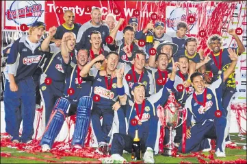  ?? Picture: Barry Goodwin ?? Kent Spitfires celebrate winning the T20 Blast in 2007