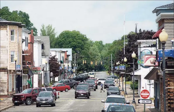  ?? Linda Coan O'Kresik / BDN ?? A view of Penobscot Avenue in Millinocke­t, Maine, where former Ridgefield Police Lt. Craig Worster was hired despite accusation­s against him.