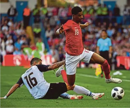  ?? AFP PIC ?? England striker Marcus Rashford (right) is brought down by Costa Rica defender Cristian Gamboa in their friendly on Thursday. England won 2-0.