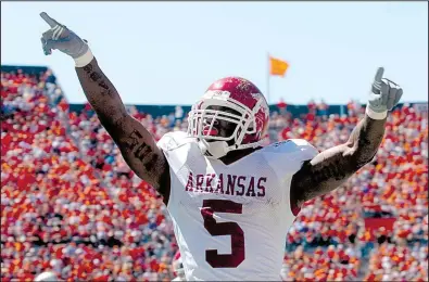  ?? Democrat-Gazette file photo ?? Arkansas running back Darren McFadden celebrates after his 64-yard touchdown run in the second quarter of the Razorbacks’ 27-10 victory at Auburn in 2006. McFadden rushed for 145 yards, and fellow sophomore Felix Jones added 104 yards and a score for...