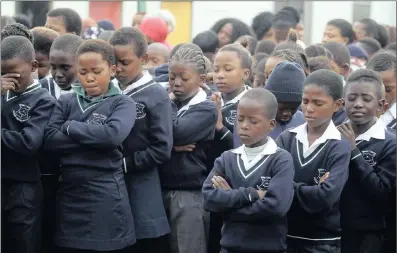  ?? PICTURE: JACQUES NAUDE ?? Pupils from Refano Primary School pray after last Friday’s horrific crash in which 18 pupils died.