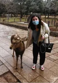  ?? HANNAH SPINGARN ?? Hannah Spingarn with the sacred deer at Nara, Japan.