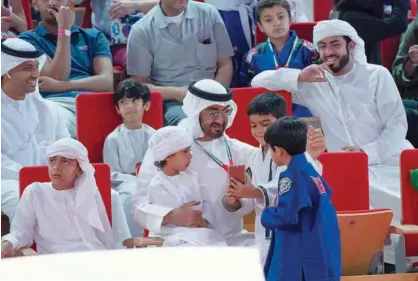  ?? WAM ?? Sheikh Mohamed Bin Zayed Al Nahyan speaks with the young participan­ts during the Abu Dhabi Jiu-jitsu Festival.