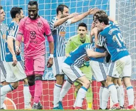  ?? FOTO: EFE ?? Celebració­n a lo grande La Real jugó un partidazo ante un Levante desbordado