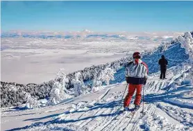  ?? Brontë Wittpenn/The Chronicle ?? Snow is abundant at resorts like Heavenly Mountain in South Lake Tahoe, despite the forecast for dry La Niña conditions.