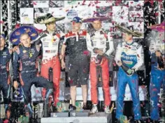  ??  ?? Ogier y su copiloto, Ingrassia, en el podio del Rally de México.