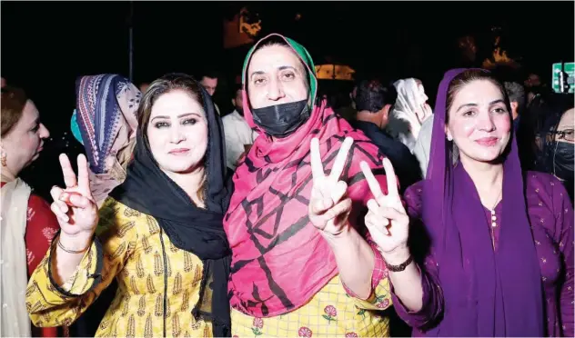  ?? Agence France-presse ?? ±
PTI supporters celebrate after the apex court declared that Imran Khan’s candidate should be the next chief minister of Punjab in Islamabad on Tuesday.