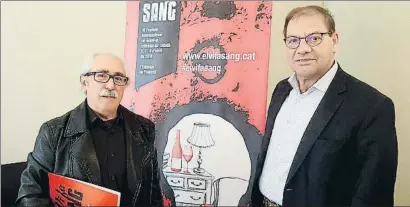  ?? LLUCIA RAMIS ?? Vino y sangre Salvador Balcells (izquierda) y David Rovira Minguella, alcalde de l’Espluga de Francolí, durante la presentaci­ón del festival El Vi Fa Sang en la librería Laie