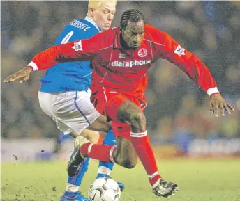  ??  ?? Ugo Ehiogu ( right) of Middlesbor­ough passes Birmingham City’s Mikael Forssell during a 2004 Premiershi­p football match at St. Andrews in Birmingham.
| ADRIAN DENNIS/ AFP/ GETTY IMAGES