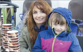  ??  ?? Sinead and Abbie Lucey providing the hot teas.