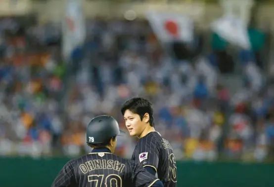  ?? AP FILE ?? Designated hitter Shohei Ohtani talks with third base coach Takayuki Onishi during a 2016 internatio­nal exhibition series against Mexico in Tokyo.